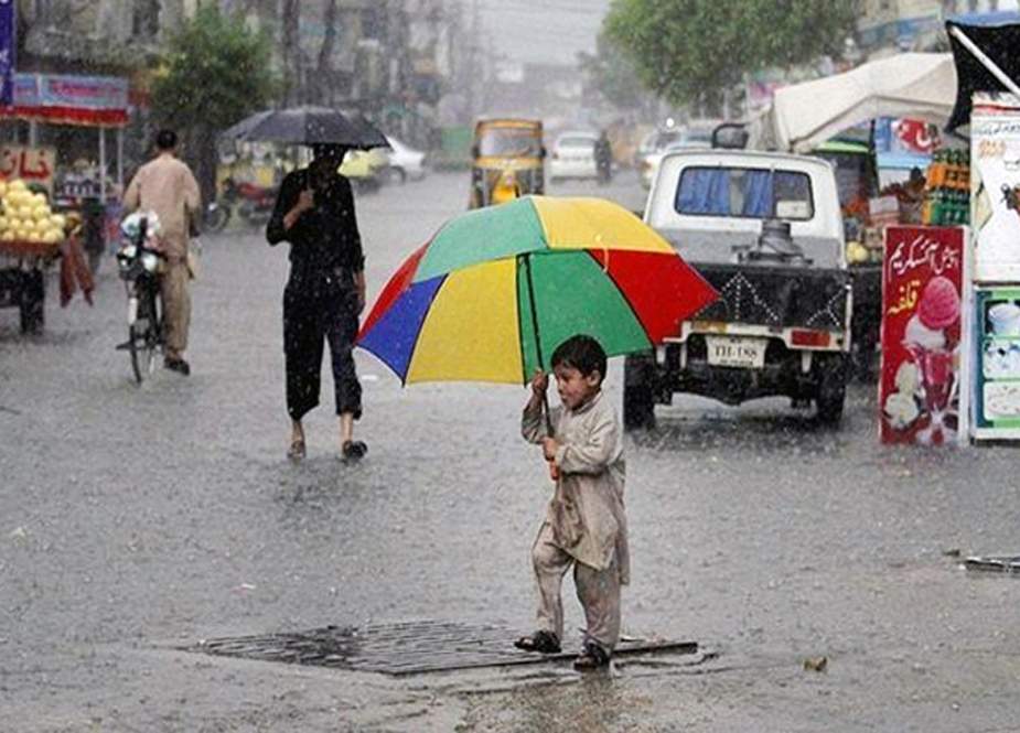 کراچی کے مختلف علاقوں میں موسم سرما کی پہلی بارش، موسم خوشگوار ہوگیا