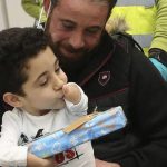 اپنی تصویر سے دنیا کو ہلا دینے والے شامی بچے کا علاج اٹلی میں ہو گا