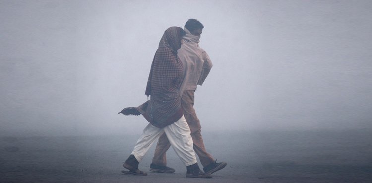 کراچی میں یخ بستہ ہوائیں ، درجہ حرارت سنگل ڈیجٹ میں آگیا