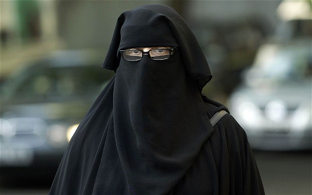 حجاب کیخلاف مہم،اترپردیش میں بھی باحجاب طالبہ کوکلاس سے نکال دیا گیا