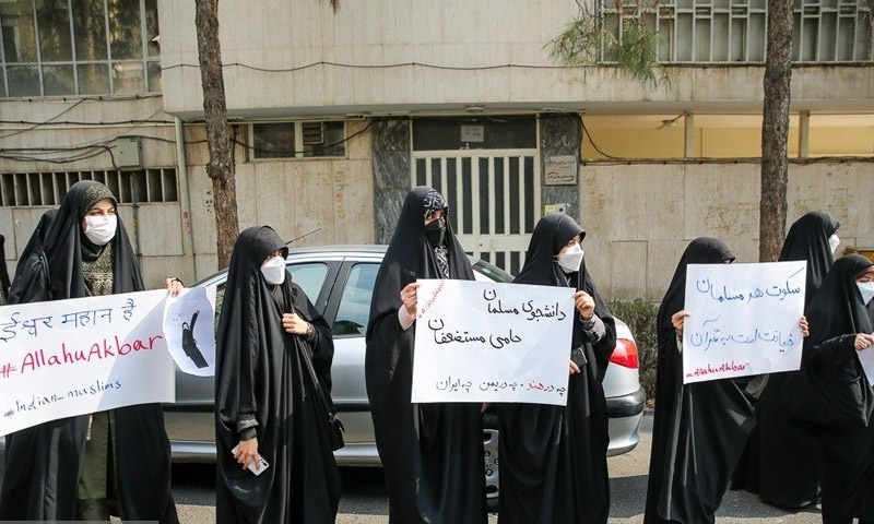 حجاب تنازع، ایرانی طلبا کا بھارتی سفارت خانے کے سامنے احتجاج