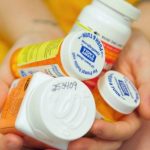 دوائی میں اضافی خوراک، دو برس  میں ایک لاکھ امریکی موت کے منہ میں چلے گئے