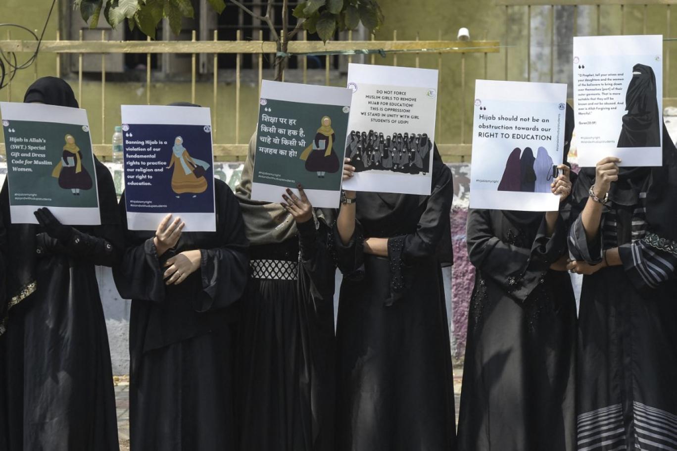 اتر پردیش کے کالج میں حجاب پہننے والی مسلمان طالبات کے داخلے پر پابندی
