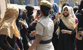 حجاب پر پابندی، بھارت کے کئی اضلاع میں دفعہ 144 نافذ