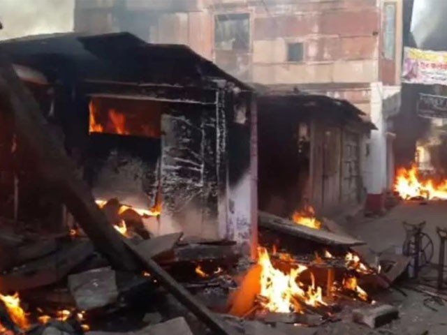 بھارت میں کرفیو کے دوران مسلمانوں کے گھروں کو آگ لگا دی گئی