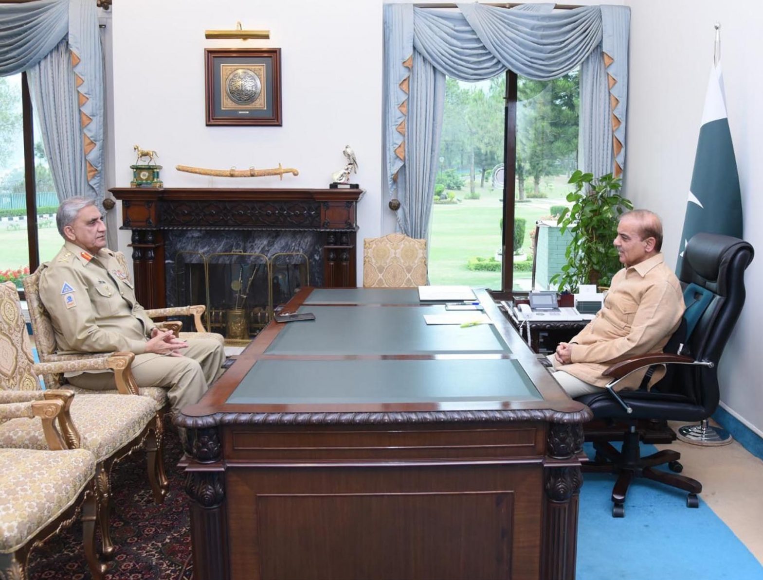 وزیر اعظم سے آرمی چیف کی ملاقات ،قومی سلامتی سے متعلقہ امورپر گفتگو