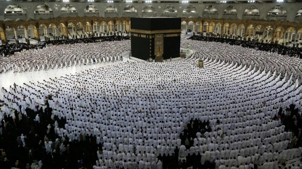 حرم مکی میں 70 سال سے نماز ادا کرنے والے الشیخ عبدالوھاب چل بسے