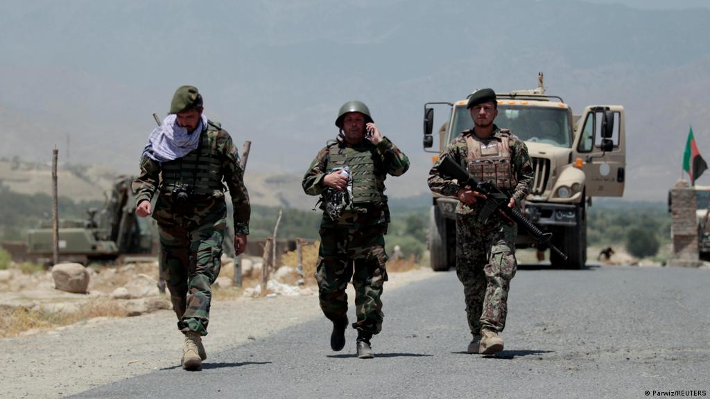 سقوطِ کابل کے بعد بہت سے افغان فوجی پاکستان فرار ہوئے، امریکا