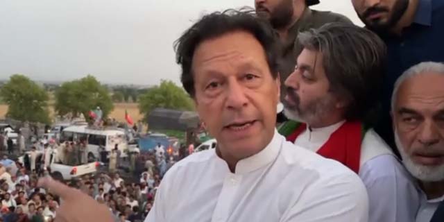 عمران خان کا قافلہ اسلام آباد پہنچ گیا