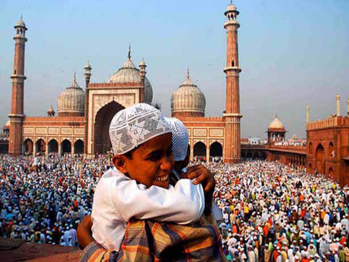 عیدالفطر آج مذہبی جوش و جذبے کے ساتھ منائی جارہی ہے