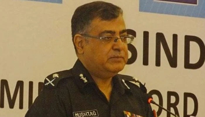 آئی جی سندھ مشتاق مہر کو عہدے سے ہٹا دیا گیا