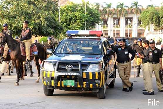 لاہور پولیس کا چھاپہ، ڈی جی پارلیمانی امور پنجاب گرفتار