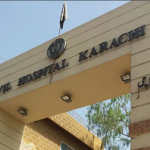 سول اسپتال کراچی ‘آئی سی یو میں ایئرکنڈیشنز بند،مریض پنکھے لے آئے