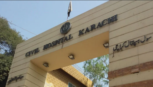 سول اسپتال کراچی ‘آئی سی یو میں ایئرکنڈیشنز بند،مریض پنکھے لے آئے