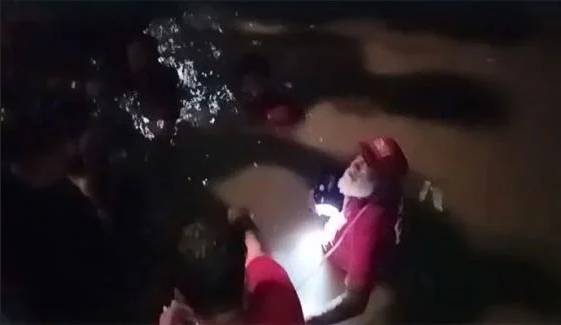 شادمان ٹا ئون کا نالہ موت کا کنواں بن گیا خاتون کی لاش برآمد‘بچے کی تلاش جاری