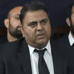 حکومتی پریس کانفرنس میں سپریم کورٹ پر براہ راست حملہ کیا گیا‘فواد چوہدری