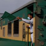 پاکستان میں ریل کاسفرخطرے کی علامت بن گیا