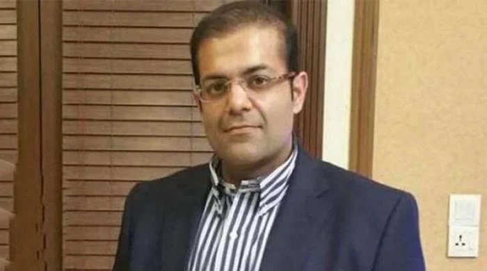سلمان شہباز کے بینک اکاؤنٹس منجمد نہ کرنے پر بینک افسران کو شوکاز نوٹس