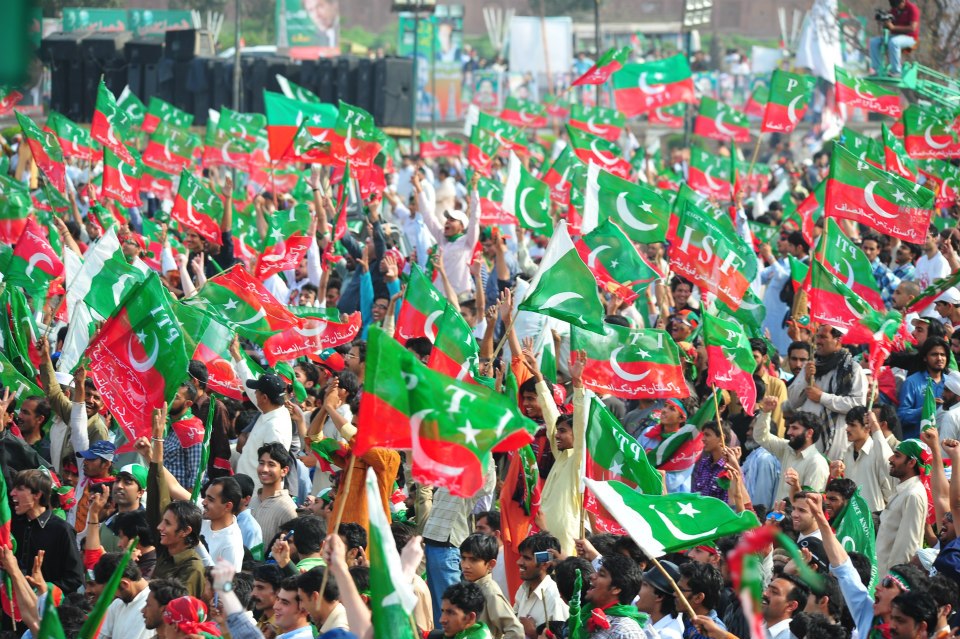 تحریک انصاف نے حکومت کے خلاف لانگ مارچ کا حتمی فیصلہ کر لیا