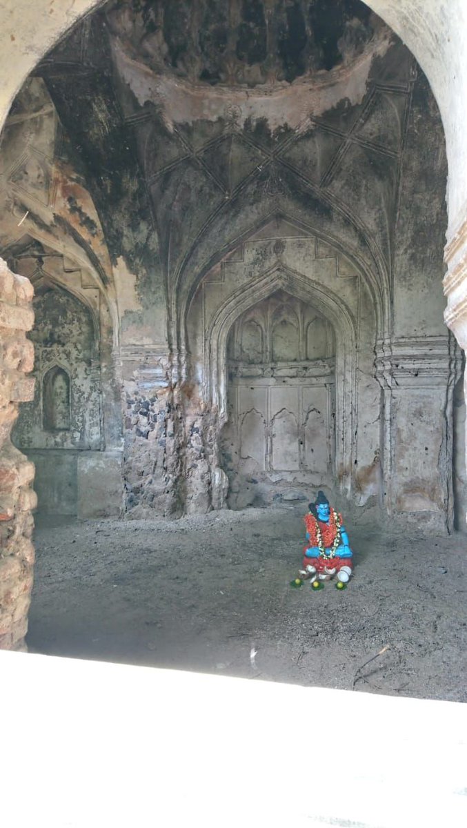 بھارت، ہندو انتہا پسندوں نے قطب شاہی مسجد میں بت رکھ دیے