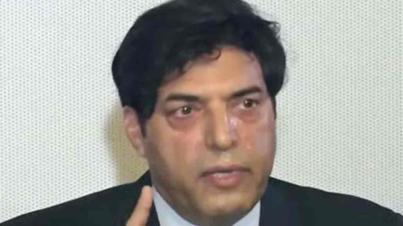 آرمی چیف غدار ہے تو چھپ کر ان سے کیوں ملتے ہیں؟ ڈی جی آئی ایس آئی