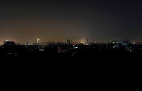 کراچی سمیت ملک کے مختلف شہروں میں بڑا بریک ڈاؤن، 6 ہزار میگا واٹ بجلی سسٹم سے نکل گئی