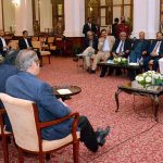 فریقین کو ایک میز پر لانے کی کوشش کررہے ہیں، صدر عارف علوی