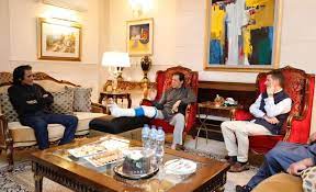 پاک انگلینڈ راولپنڈی ٹیسٹ دھرنے سے متاثر نہیں ہوگا، عمران خان کی رمیز راجہ کو یقین دہانی