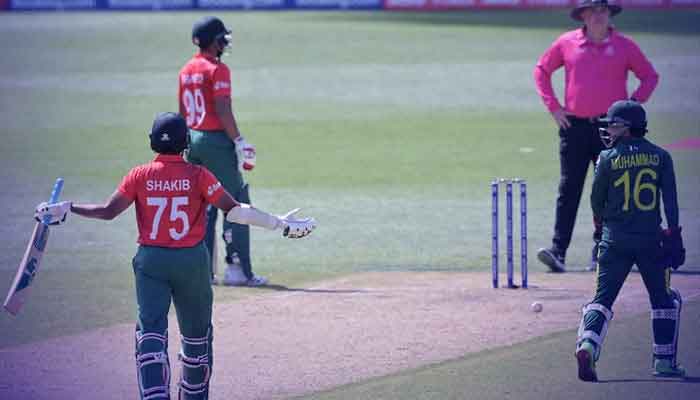 پاکستان بمقابلہ بنگلا دیش، اہم میچ میں شکیب کا آؤٹ، امپائرنگ پر سوالات اٹھ گئے