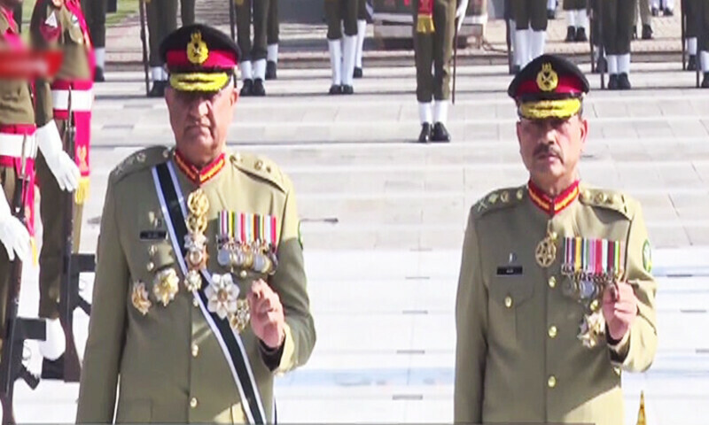 پاک فوج میں کمانڈ تبدیلی کی تقریب، جنرل باجوہ اور جنرل عاصم کی یادگار شہدا پر حاضری