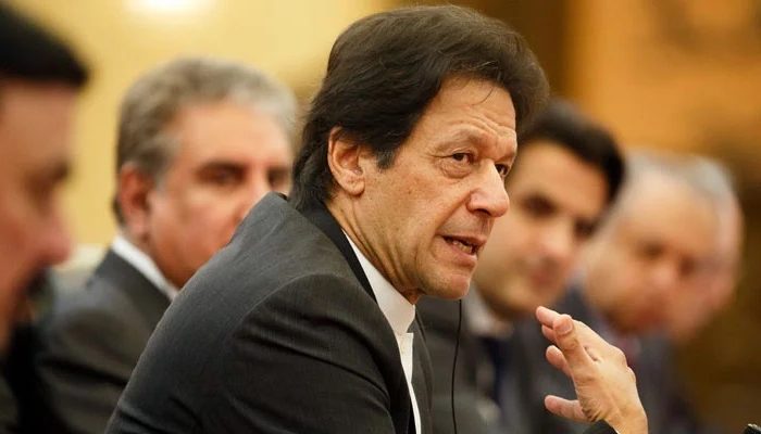 عمران خان نے پارٹی کے تمام ارکانِ قومی اسمبلی بدھ کو اسلام آباد طلب کر لیے