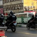 ایرانی دانشوروں کی حکومت پرتنقید،آئینی کمزوریوں پردھمکیوں کے ذریعے پردہ ڈالنے کاالزام