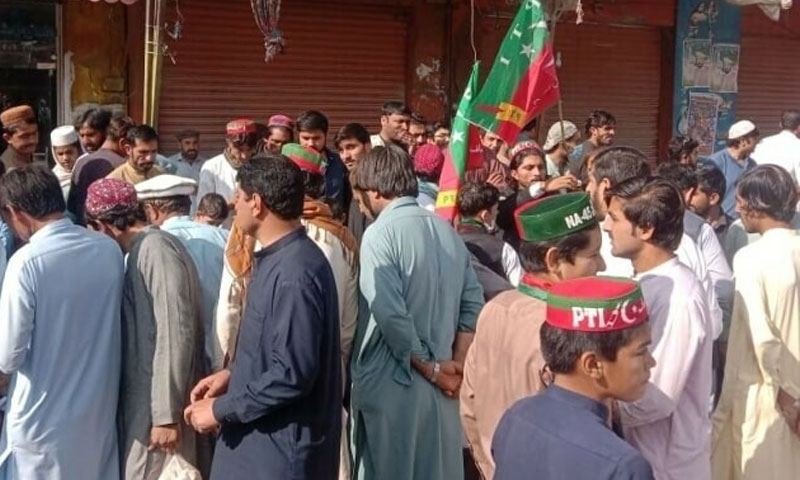 اسلام آباد بلدیاتی انتخابات، ووٹرز پولنگ اسٹیشنز پہنچ گئے، گیٹ بند ہونے پر احتجاج