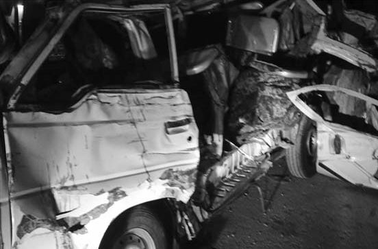 گھوٹکی، ٹرالر ، وین میں تصادم میں 3 افراد جاں بحق، 20 زخمی