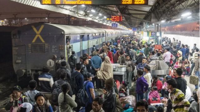 بھارت چین کو پیچھے چھوڑ کردنیا کی سب سے بڑی آبادی والا ملک بن گیا