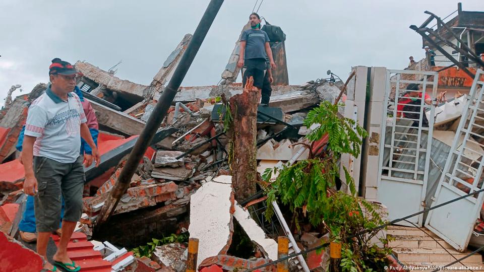 زلزلے سے انڈونیشیا لرز اٹھا، متعدد مکانات تباہ، ایک شخص زخمی