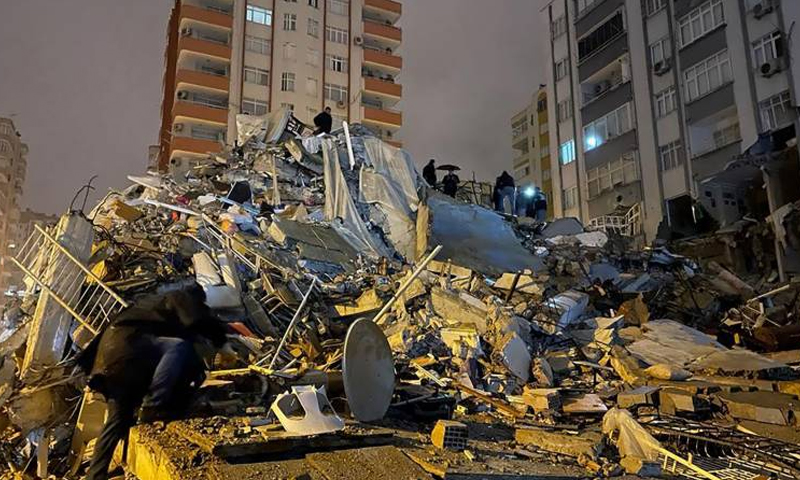 ترکیہ، شام میں زلزلے سے اموات 4 ہزار 372 تک پہنچ گئیں