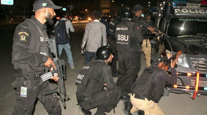 کراچی پولیس آفس حملہ، تین چوکیوں میں  کوئی اہلکار موجود نہیں تھا، ابتدائی تفتیش