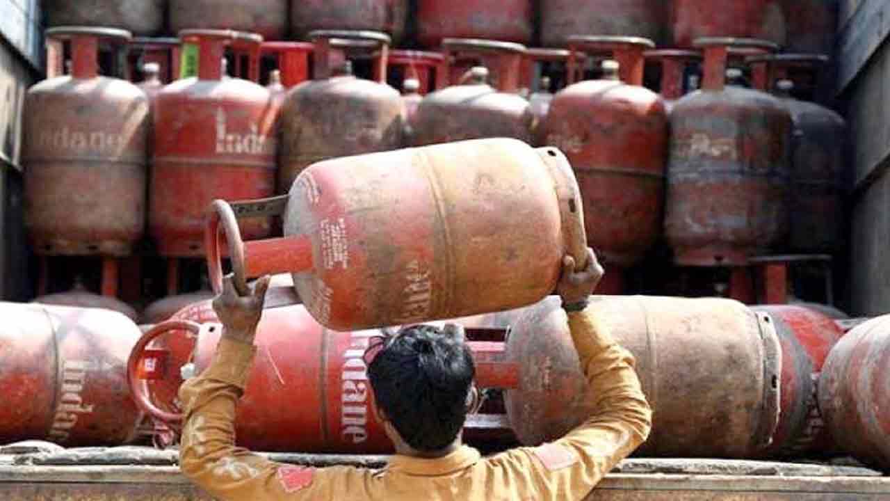 گیس مافیا کا ایل پی جی کی قیمت میں 15 روپے فی کلو مزید اضافہ