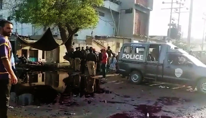 کراچی میں راشن کی تقسیم کے دوران بھگدڑ، 3 بچوں سمیت 11 افراد جاں بحق