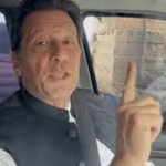 پولیس نے حملہ کر دیا، گھر میں بشریٰ بیگم اکیلی تھیں، عمران خان