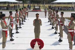 یوم تکریم شہدائے پاکستان کی تقریب، آرمی چیف کی یادگار شہدا پر حاضری