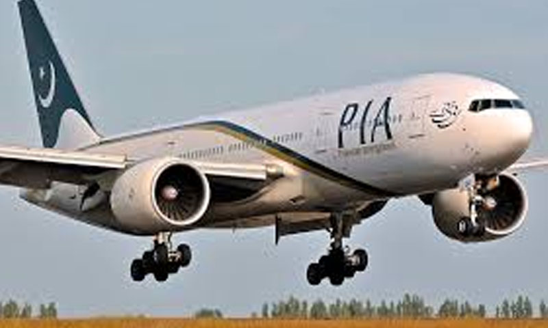 پی آئی اے کی پرواز سے پرندہ ٹکرا گیا، کراچی ایئرپورٹ پرلینڈنگ