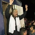 پولیس کا علی امین گنڈاپور کی گرفتاری کے لیے گھر پر چھاپہ