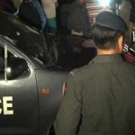 کراچی میں پولیس مقابلہ مشکوک ہوگیا، دو بھائیوں کو ڈاکو قرار دیا تھا