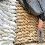 سندھ میں کریک ڈاؤن، 3 لاکھ 31 ہزار 700  گندم کی بوریاں برآمد، متعدد ذخیرہ اندوز گرفتار