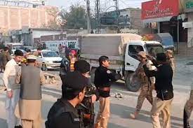 پشاور میں نجی اسکول کے قریب دھماکا، 7 افراد زخمی