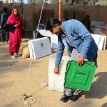 کراچی ،گلستان جوہر بلاک 2 میں قائم 10پولنگ اسٹیشنز سے 3 کا عملہ غائب