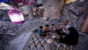 فلسطینی بھوک سے نڈھال ، رمضان کا پرجوش استقبال