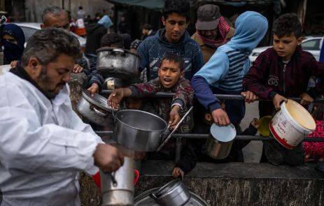 امداد لینے کیلئے جمع فلسطینیوں پر اسرائیلی فوج کی فائرنگ ،104شہید،760زخمی